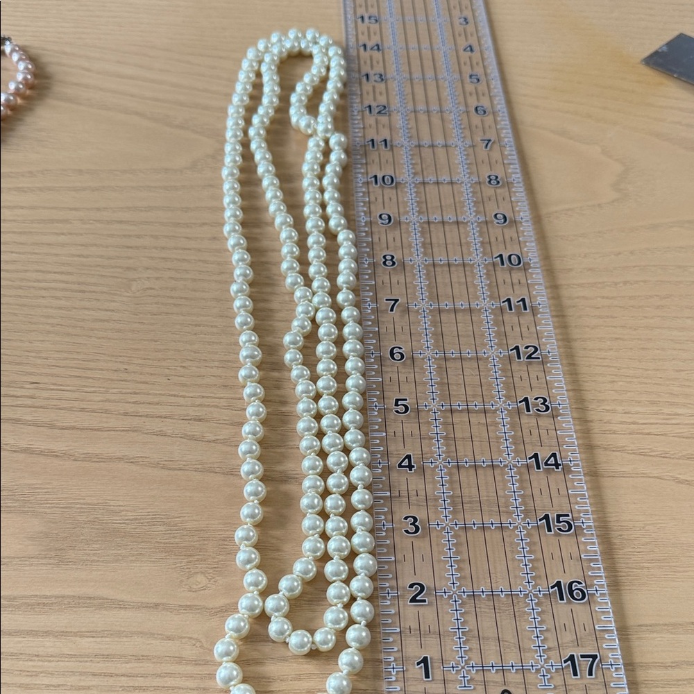 Elegant Pearl Necklace Set - Picture 6 of 9